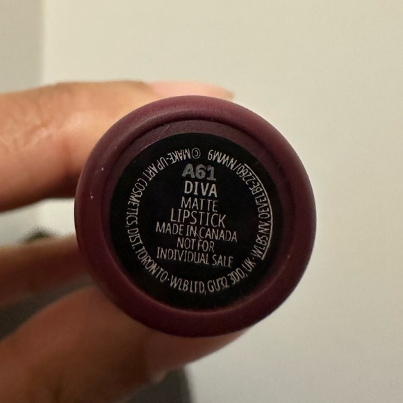 NEW FULL SIZE MAC MATTE LIPSTICK IN SHADE DIVA - Picture 5 of 5